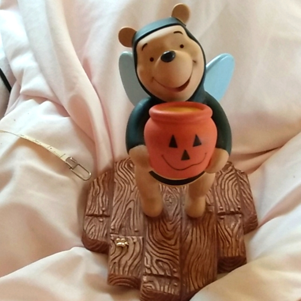 Winnie the pooh Disney collectors piece